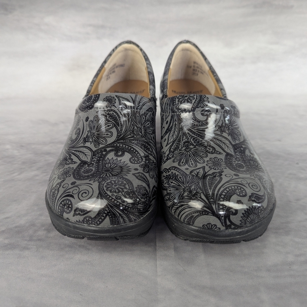 Nurse Mates Bryar Size 7.5 Women's Gray Paisley Slip-On Shoes Excellent